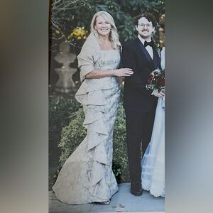 STUNNING Mon Cheri Montage gold grey-silver cream formal MOB or MOG dress EUC